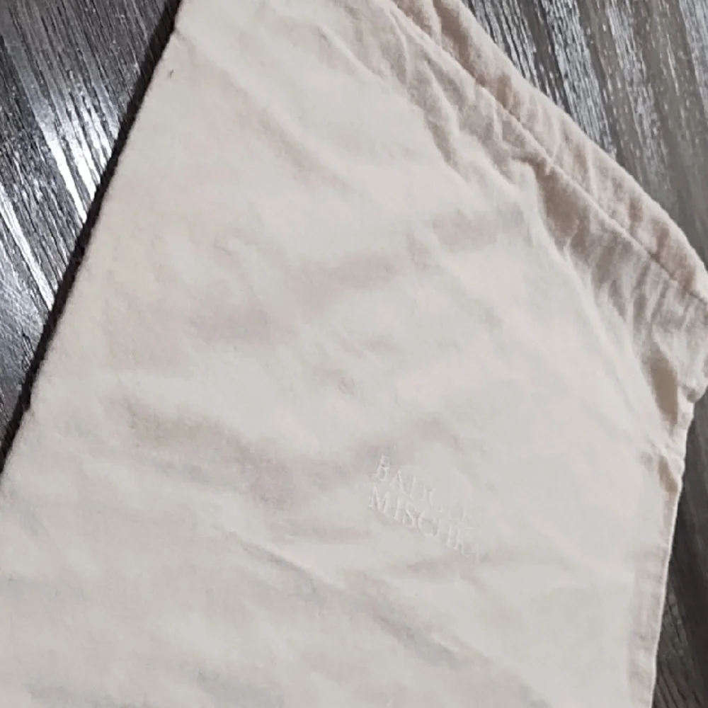 Badgley Mischka Cream Dust Bag - Picture 5 of 7